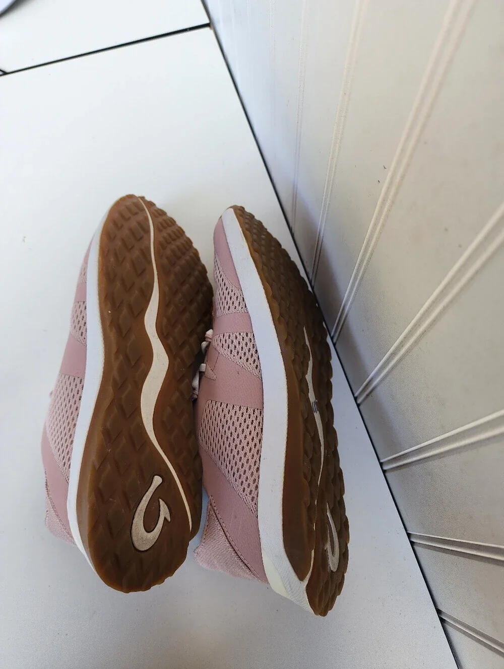 Olukai Huia Womens Sneaket Athletic Shoes Size 8  Soft Pink/Soft Pink Lighweight